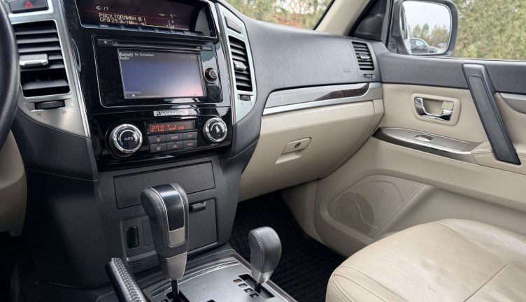 Mitsubishi Pajero IV