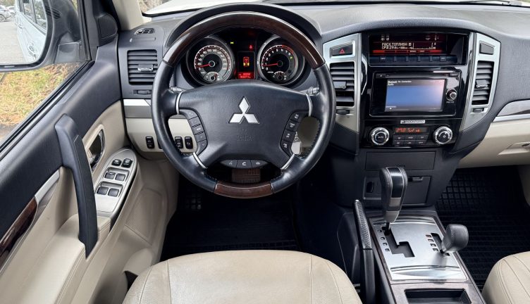 Mitsubishi Pajero IV